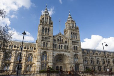 Londra, İngiltere 'nin merkezindeki Doğa Tarihi Müzesi' ne güzel bir manzara.