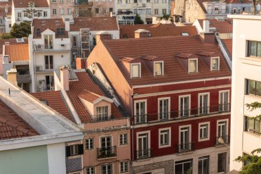 Lizbon 'un merkezinde, Portekiz' de eski geleneksel ampüllere güzel manzara