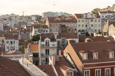 Lizbon 'un merkezinde, Portekiz' de eski geleneksel ampüllere güzel manzara