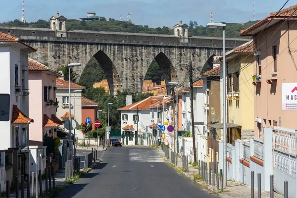 葡萄牙里斯本市中心古老历史渡槽的美丽景色 — 图库照片