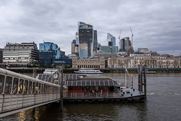 Schöner Blick Auf Die Themse Und Moderne Gebäude Zentrum Von — Stockfoto