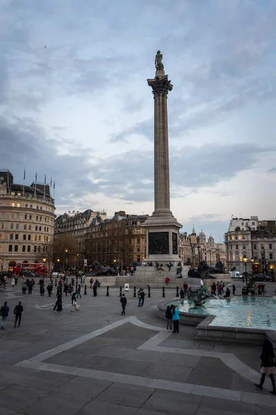 Bela Vista Para Pessoas Perto Monumento Central Trafalgar Square Centro — Fotografia de Stock