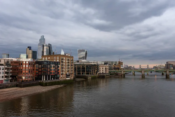 Чудовий Вид Традиційні Будівлі Біля Річки Темзи Центрі Лондона Англія — стокове фото