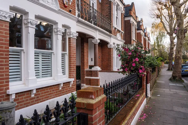 Prachtig Uitzicht Straat Traditionele Huizen Woongebouwen Het Centrum Van Londen — Stockfoto