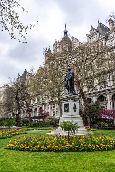 Prachtig Uitzicht Historische Gebouwen Bomen Het Centrum Van Londen Engeland — Stockfoto