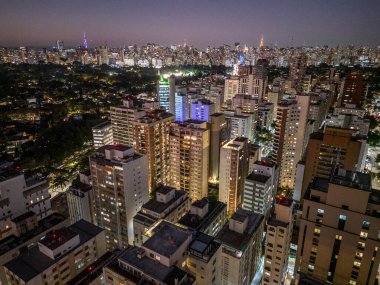 Brezilya 'nın So Paulo kentindeki yoğun yerleşim alanı ve şehir binalarının güzel manzarası