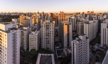 Brezilya 'nın So Paulo kentindeki yoğun yerleşim alanı ve şehir binalarının güzel manzarası