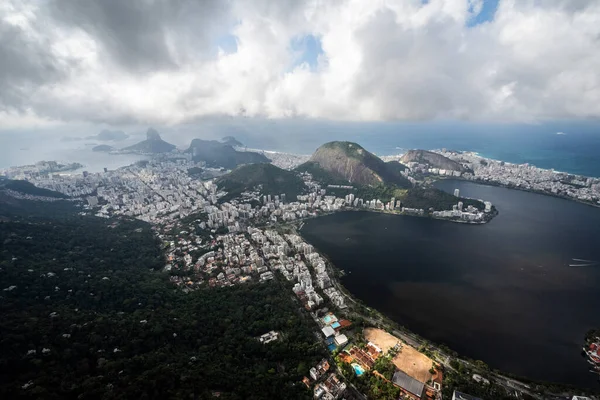 ブラジル リオデジャネイロのラグーン 都市の建物への美しい空中ビュー — ストック写真