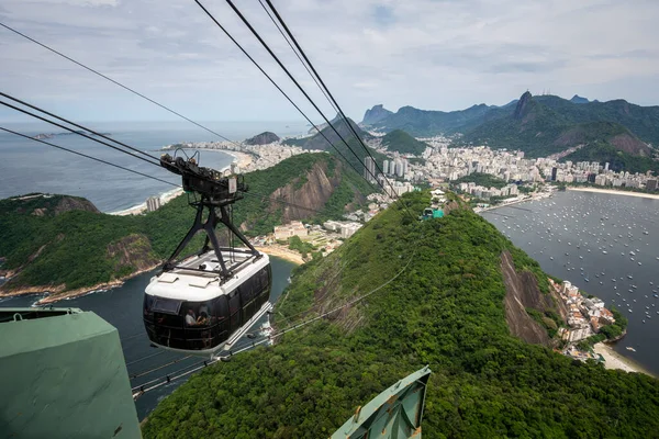 Sugar Loaf Teleferiğinden Yeşil Yağmur Ormanları Dağlarına Rio Janeiro Brezilya — Stok fotoğraf