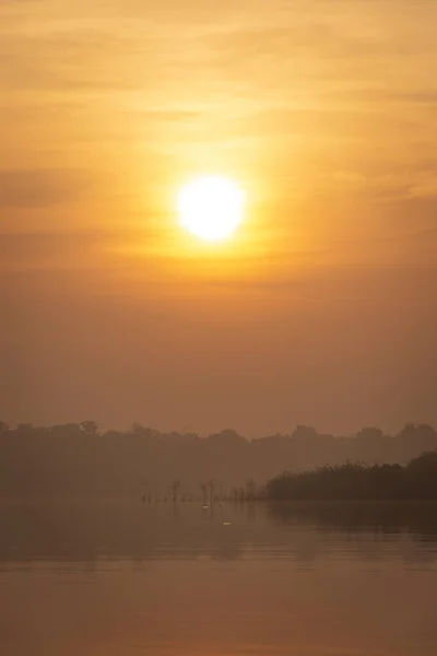 Piękny Widok Słońce Wschodzące Nad Wodą Archipelagu Anavilhanas Negro River — Zdjęcie stockowe