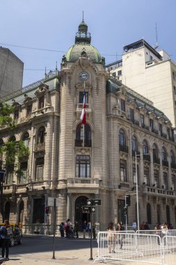 Santiago, Şili şehir merkezindeki eski tarihi hükümet binasının güzel manzarası