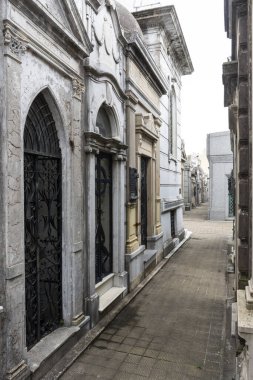 Recoleta Mezarlığı, Buenos Aires, Arjantin 'deki mezarların ve heykellerin güzel manzarası