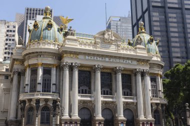 Brezilya 'nın Rio de Janeiro şehrinde güzel bir opera binası (belediye tiyatrosu) manzarası