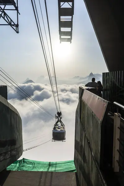 Hermosa Vista Teleférico Sugar Loaf Mountain Sobre Las Nubes Río —  Fotos de Stock