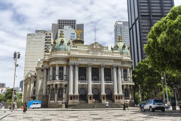 Brezilya 'nın Rio de Janeiro kentindeki eski bir opera binasının güzel manzarası.