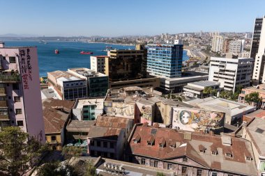 Valparaiso, Şili 'deki duvar yazıları için güzel bir manzara. 