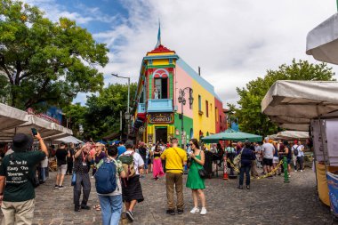 La Boca 'daki renkli Caminito binası, Buenos Aires, Arjantin 