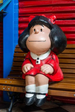 Mafalda çizgi roman karakteri heykeli La Boca, Buenos Aires, Arjantin