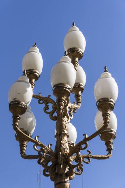 Plaza de Mayo 'daki güzel tarihi lamba direği ışıkları, Buenos Aires, Arjantin