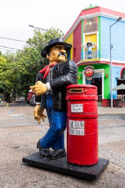 La Boca, Buenos Aires, Arjantin 'de sigara içen bir adam heykeli