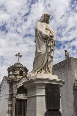 Buenos Aires, Arjantin 'deki Recoleta Mezarlığı' ndaki mezarlıklar ve anıtlar.
