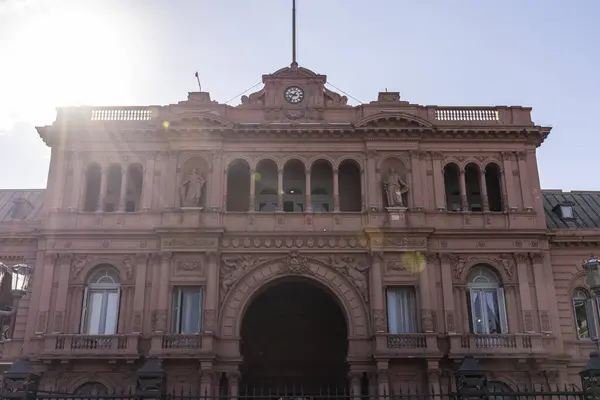 stock image Beautiful view to Casa Rosada presidential palace in Plaza de Mayo, Buenos Aires, Argentina