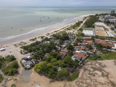 Joo Pessoa, Paraba Eyaleti, Brezilya yakınlarındaki Cabedelo 'daki Miramar Plajı' nın havadan görüntüsü. 