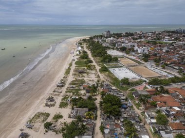 Joo Pessoa, Paraba Eyaleti, Brezilya yakınlarındaki Cabedelo 'daki Miramar Plajı' nın havadan görüntüsü. 