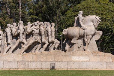 Ibirapuera Park, So Paulo, Brezilya yakınlarındaki öncü kaşiflerin anısına dikildi. 
