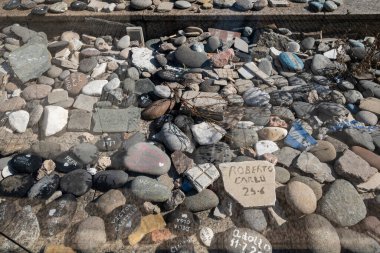 Buenos Aires, Arjantin 'in merkezinde taş ve isimlerle ölü insanlara haraç