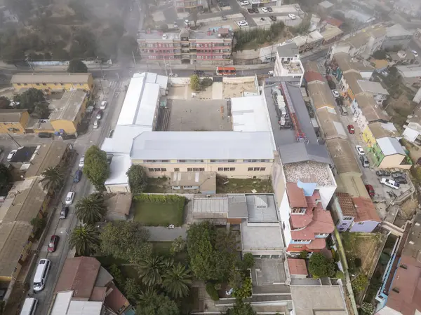 Valparaiso, Şili 'deki binaların ve evlerin güzel hava manzarası 