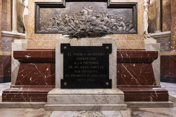 Buenos Aires 'in merkezindeki Metropolitan Katedrali' nin içindeki General San Martin mozolesi, Arjantin