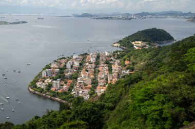 Sugar Loaf 'tan Brezilya' nın Rio de Janeiro bölgesindeki binalara kadar güzel bir manzara.