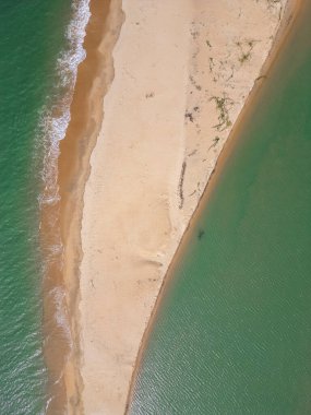 Ponta do Corumbau Köyü, Güney Bahia, Brezilya 'daki Long Beach kumsalına güzel hava manzarası