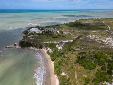 Cumuruxatiba, Güney Bahia, Brezilya 'daki vahşi kumsalın güzel hava manzarası