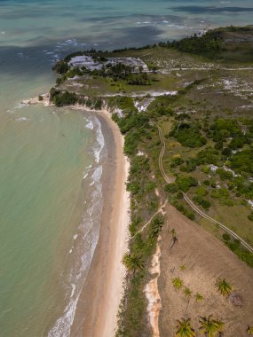 Cumuruxatiba, Güney Bahia, Brezilya 'daki vahşi kumsalın güzel hava manzarası