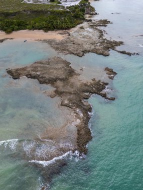 Cumuruxatiba, Güney Bahia, Brezilya 'daki mercan resiflerine ve vahşi plajlara güzel hava manzarası