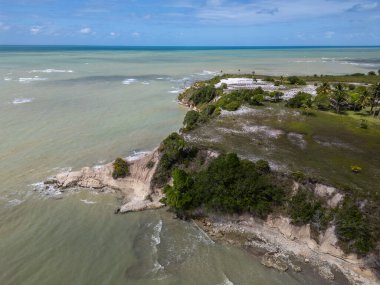 Cumuruxatiba, Güney Bahia, Brezilya 'daki vahşi kumsalın güzel hava manzarası