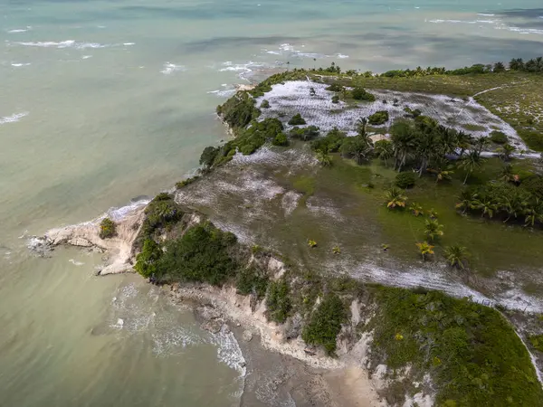 Cumuruxatiba, Güney Bahia, Brezilya 'daki vahşi kumsalın güzel hava manzarası