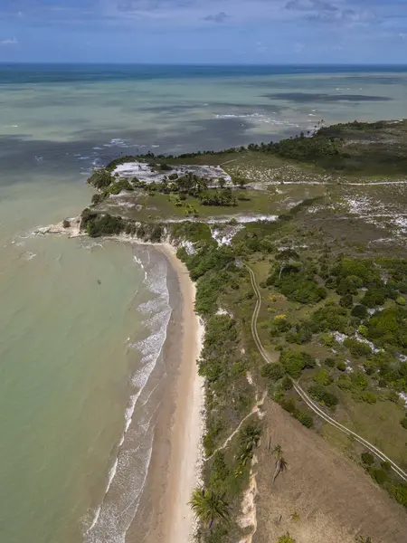 Cumuruxatiba, Güney Bahia, Brezilya 'daki vahşi kumsalın güzel hava manzarası