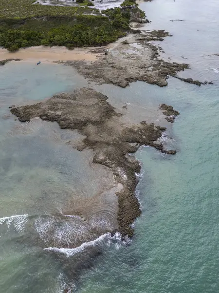 Cumuruxatiba, Güney Bahia, Brezilya 'daki mercan resiflerine ve vahşi plajlara güzel hava manzarası