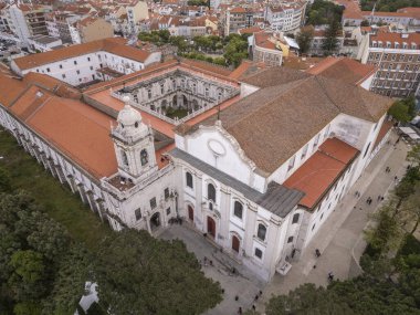 Lizbon, Portekiz şehir merkezindeki tarihi manastır binasına güzel bir hava manzarası.