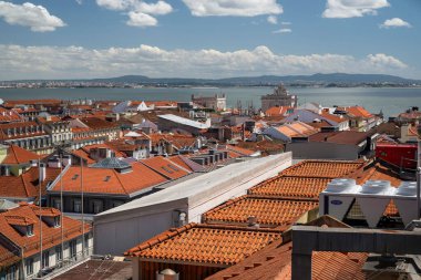 Lizbon, Portekiz 'deki eski geleneksel binaların güzel manzarası