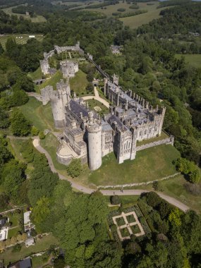 Arundel, İngiltere 'deki tarihi Arundel Kalesi' ne güzel bir hava manzarası.