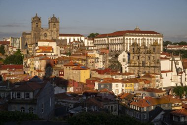 Porto, Portekiz 'deki eski tarihi binaların güzel manzarası