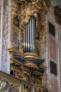 Portekiz 'in Porto şehrindeki eski tarihi kilisenin güzel manzarası.