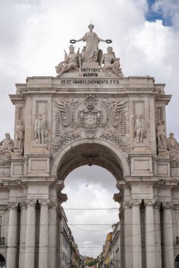 Lizbon, Portekiz merkezindeki Arco da Augusta tarihi binasına bakın.