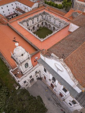 Lizbon, Portekiz şehir merkezindeki tarihi manastır binasına güzel bir hava manzarası.