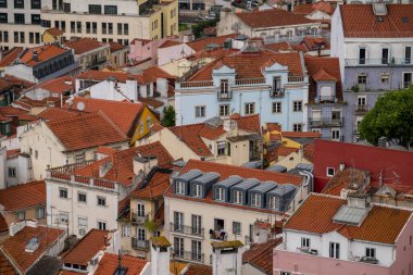 Lizbon, Portekiz 'deki eski geleneksel binaların güzel manzarası