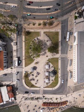 Lizbon, Portekiz şehir merkezindeki halk meydanına güzel bir hava manzarası